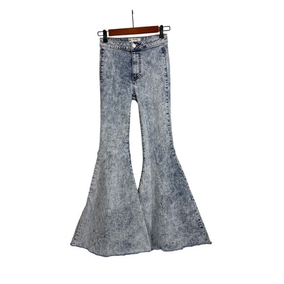 Free People We the Free Float on Flare Hippie 70s Bell Bottom Blue Jeans Size 24 - Picture 3 of 6